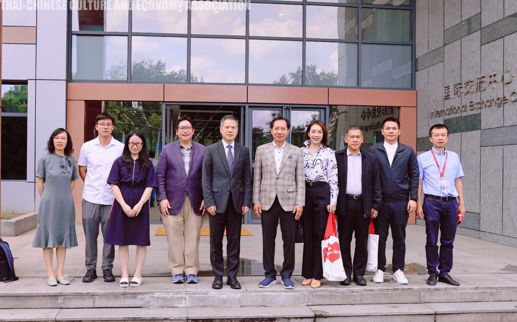 Visit of Dr. Bhokin Bhalakula, President of the Thai-Chinese Culture and Economy Association, to the Shanghai National Accounting Institute (SNAI)